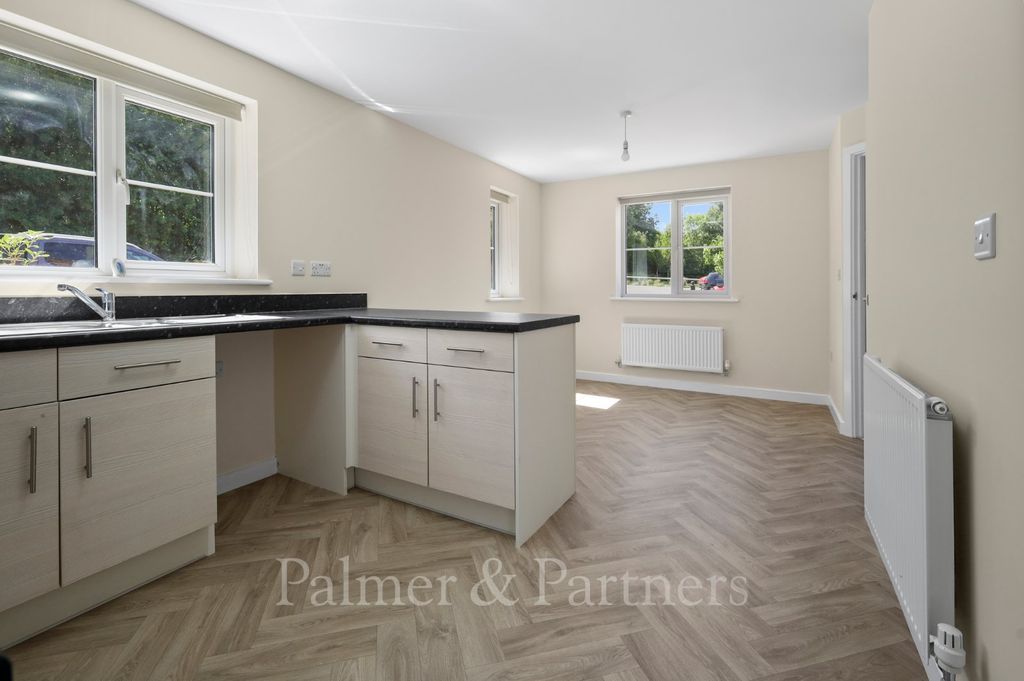 Property photo 3 of 17 Kitchen