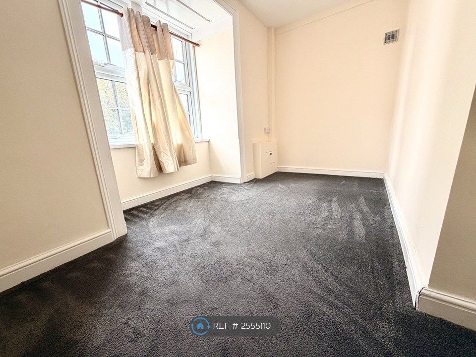 Property photo 3 of 6 Bedroom 2