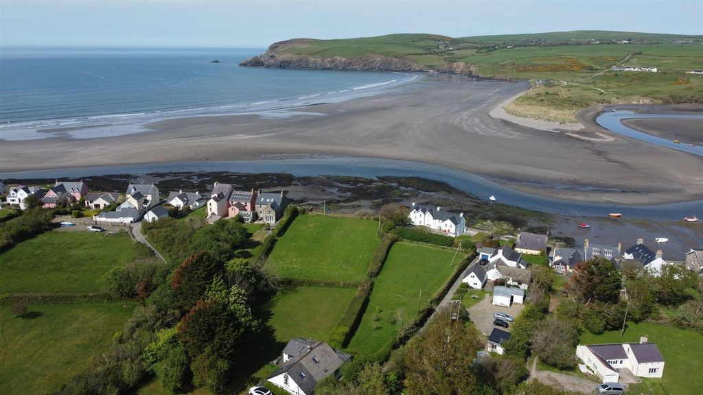 Property photo 3 of 57 Glandwr,, Feidr Brenin Newport, Pembrokeshire, Sa42 0Ry 1.Jpg