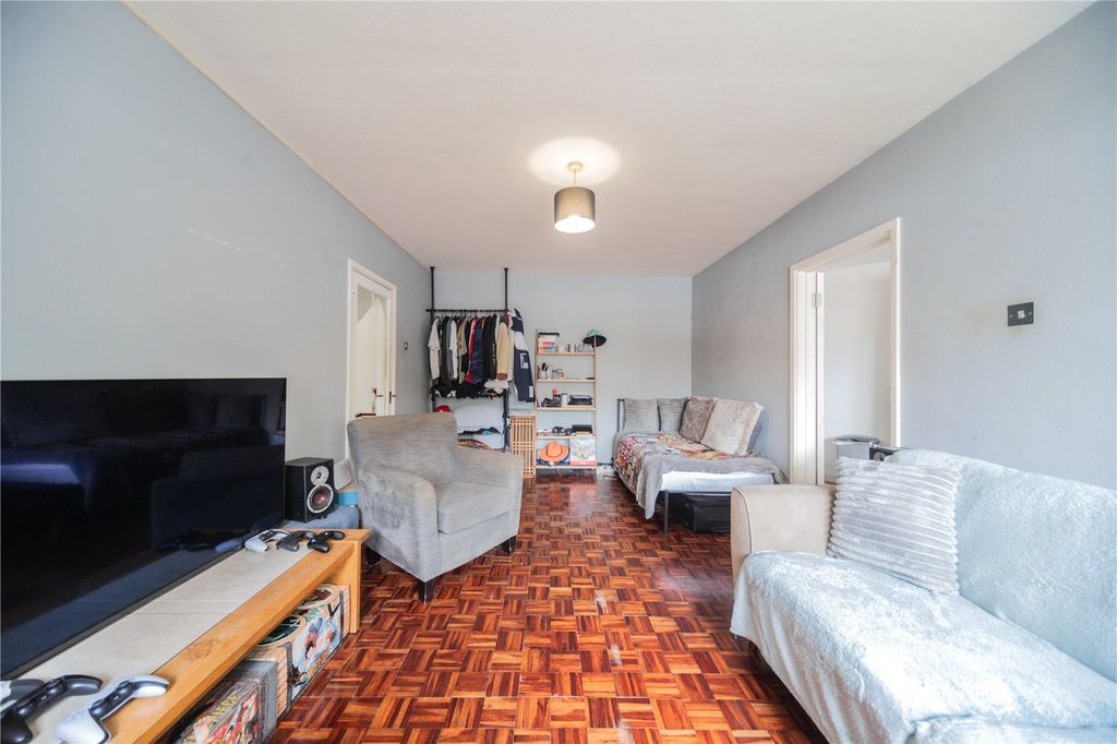 Property photo 3 of 10 Picture No. 05