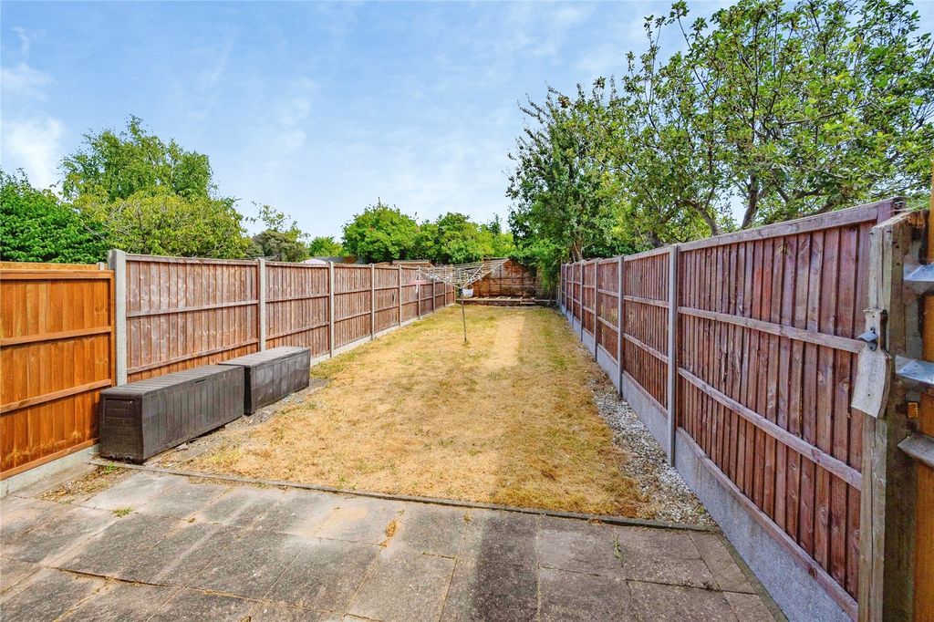 Property photo 2 of 12 Garden