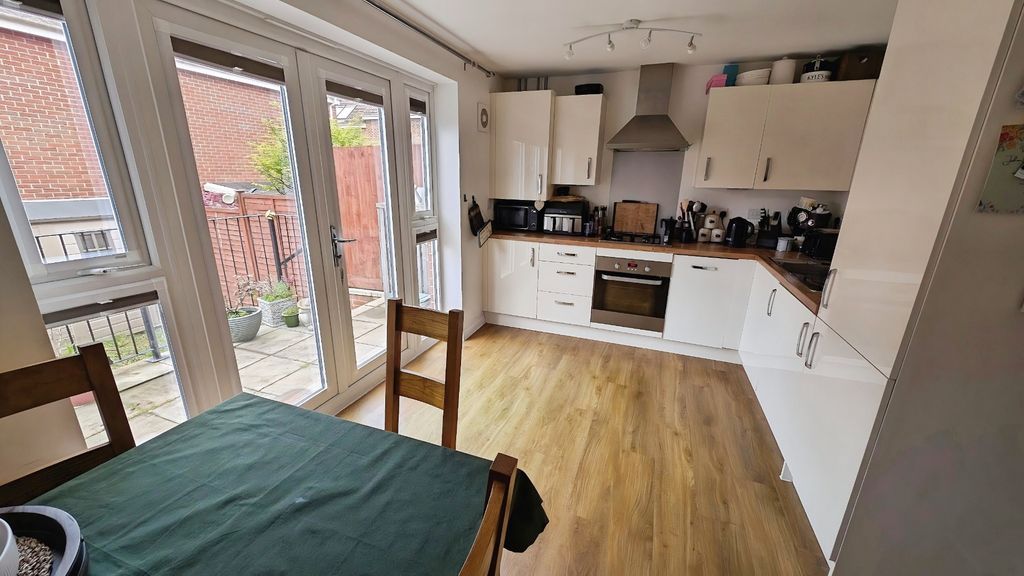 Property photo 2 of 11 Pbox-Img.Jpg