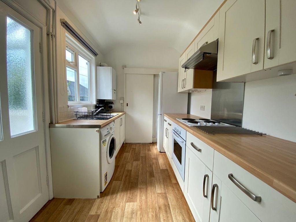 Property photo 3 of 10 Kitchen.Jpeg