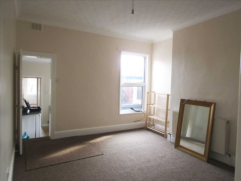 Property photo 2 of 6 Lounge