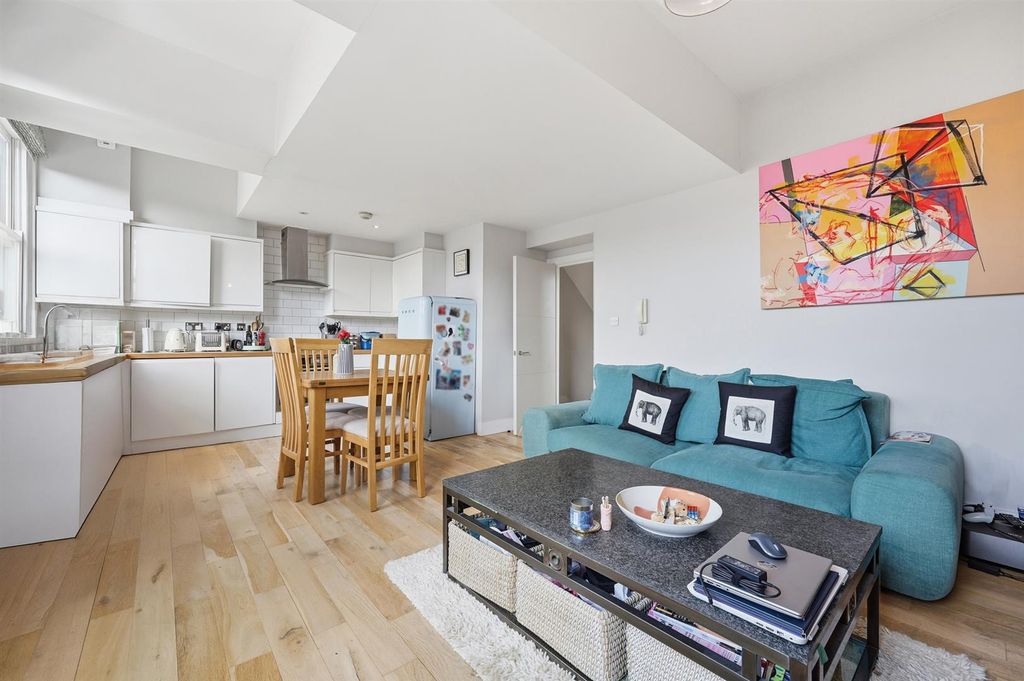 Property photo 3 of 18 3