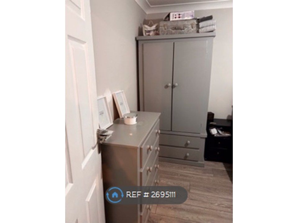 Property photo 2 of 8 Bedroom Entrance