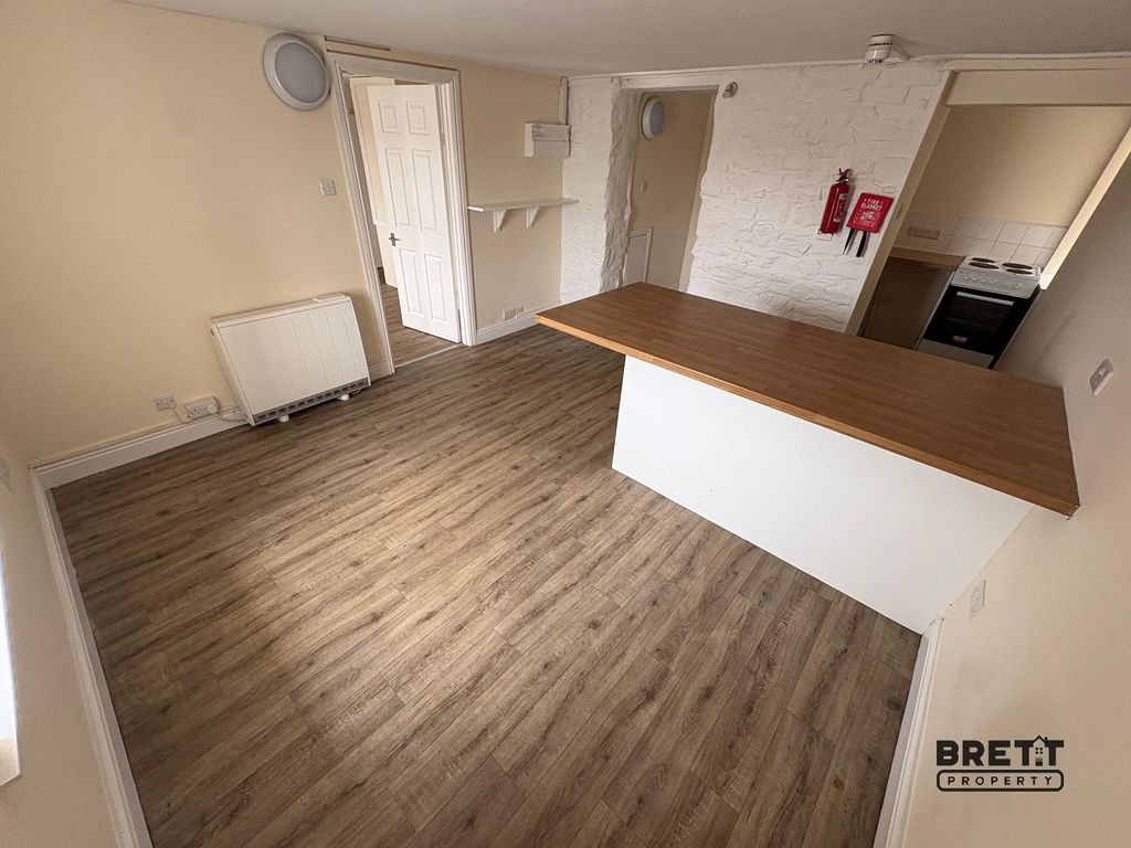 Property photo 2 of 4 Kitchen