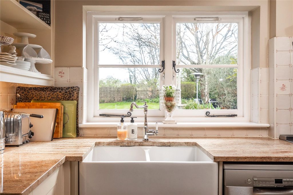 Property photo 3 of 16 Garden View