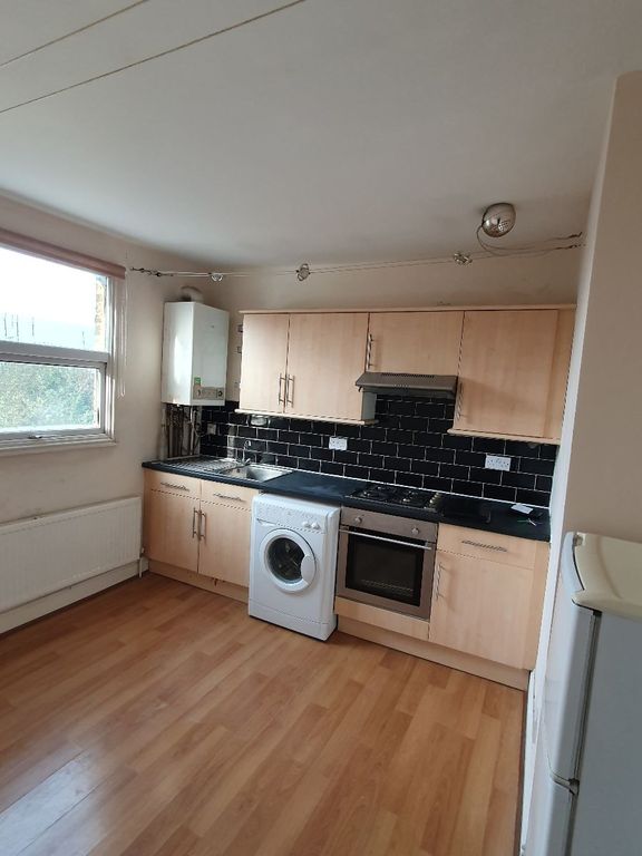 Property photo 1 of 10 Kitchen