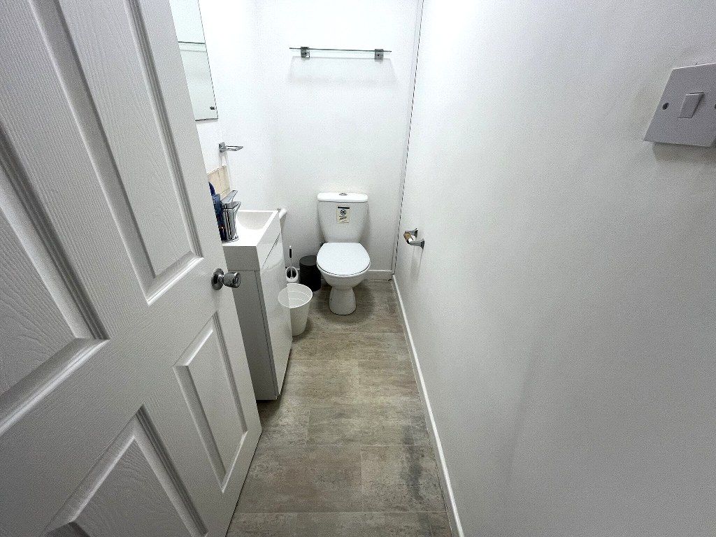 Property photo 3 of 12 Cloakroom