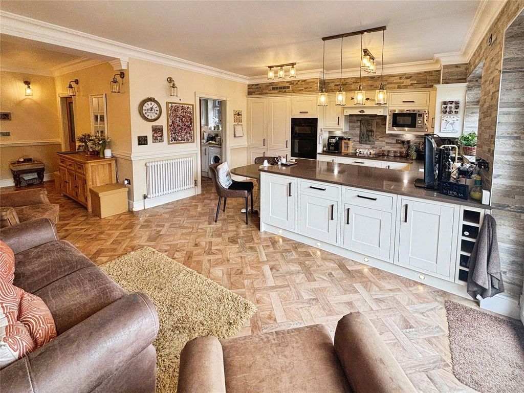 Property photo 3 of 35 Breakfast Kitchen