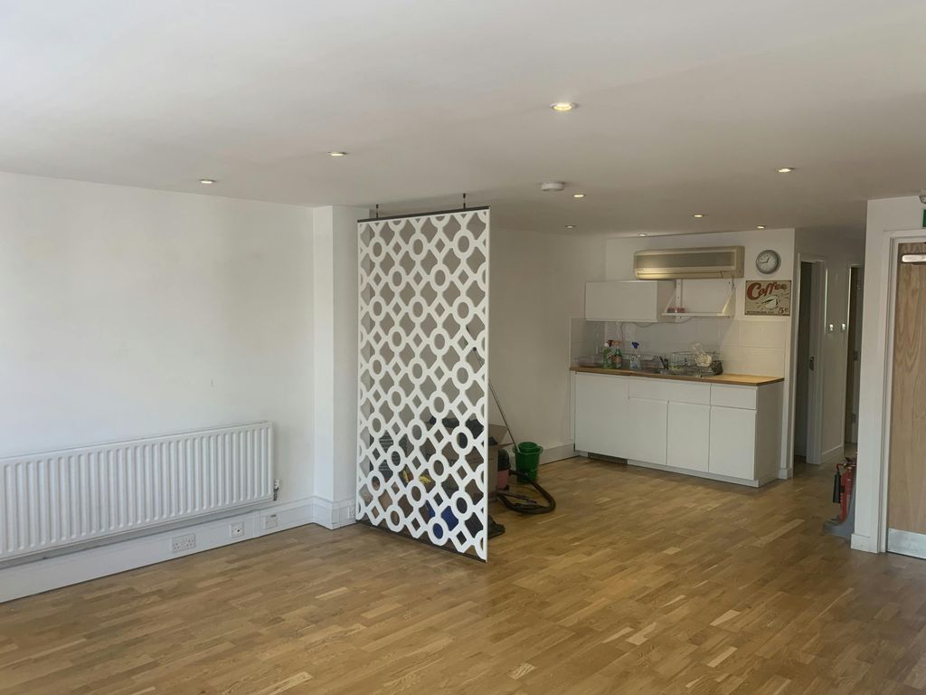 Property photo 3 of 5 13 Risborough Street First Floor Vacant 2.Jpg
