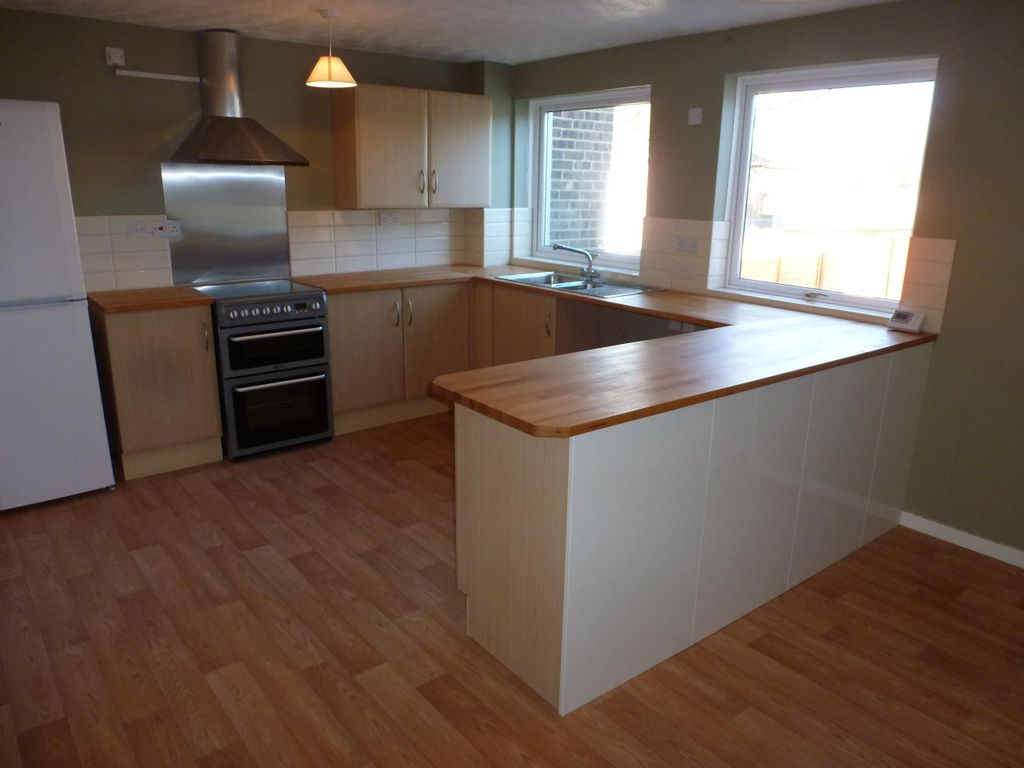 Property photo 2 of 7 Kitchen