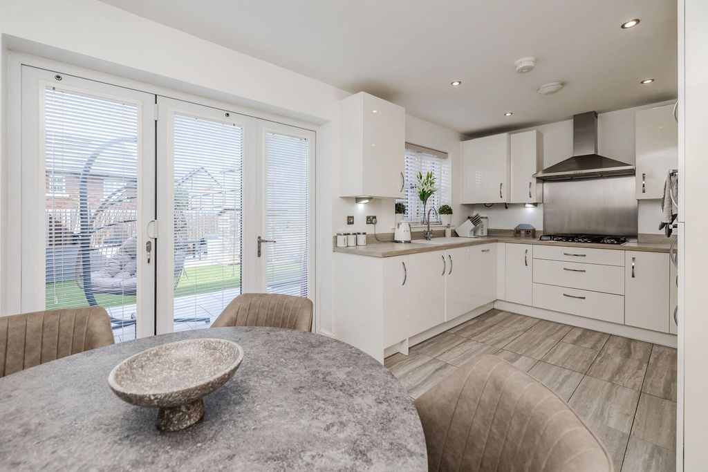 Property photo 2 of 40 Kitchen