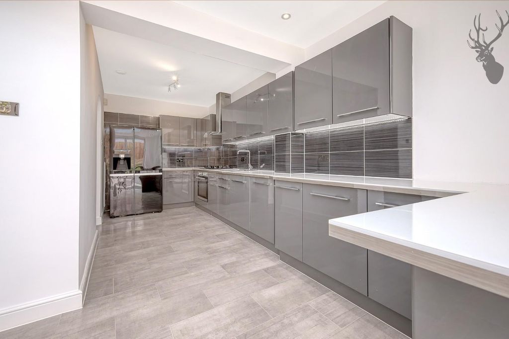 Property photo 2 of 23