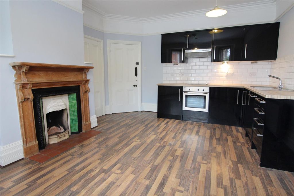 Property photo 3 of 8 Flat 1, 1 Avenue Road - New 2022 (12).Jpg