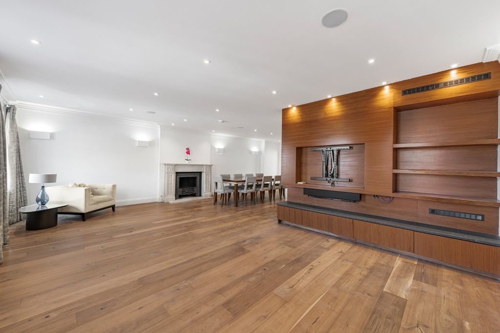 Property photo 2 of 23 Picture No. 27