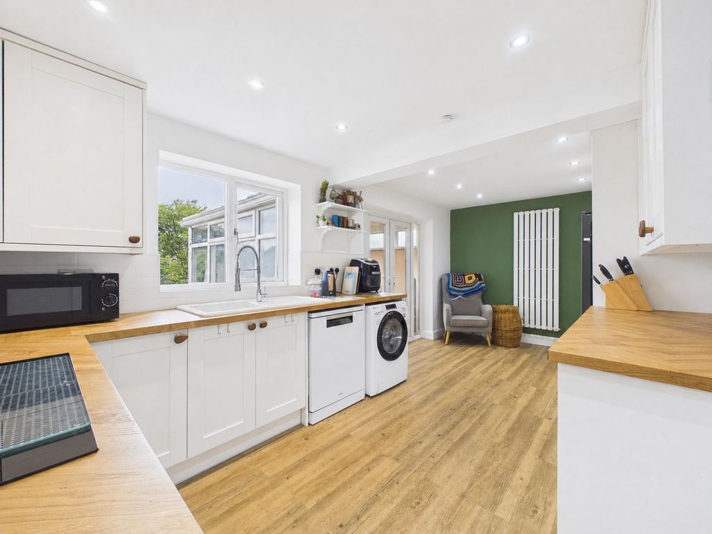 Property photo 2 of 19 Kitchen