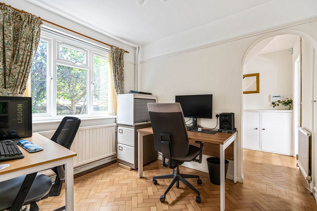 Property photo 3 of 31