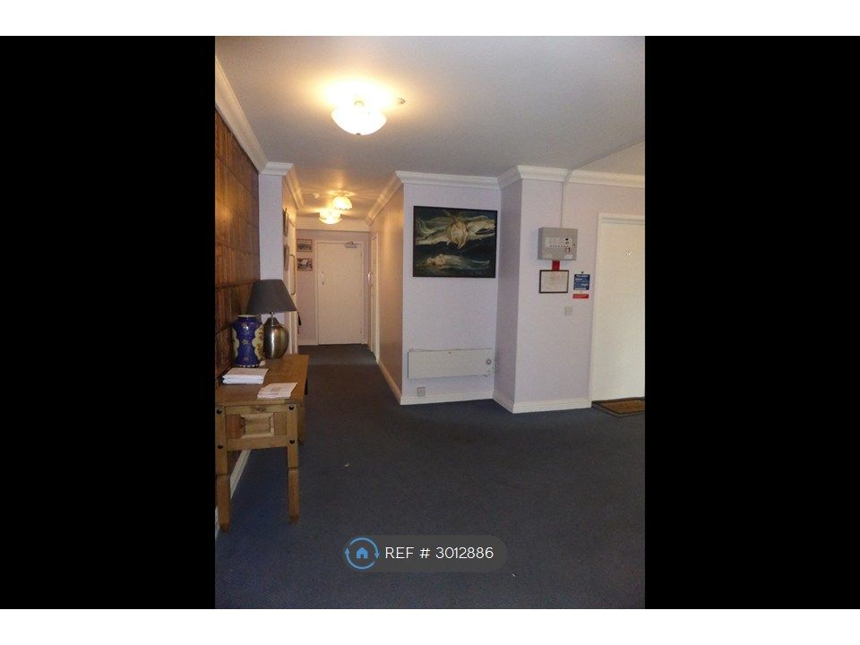Property photo 3 of 10 Hallway (2)