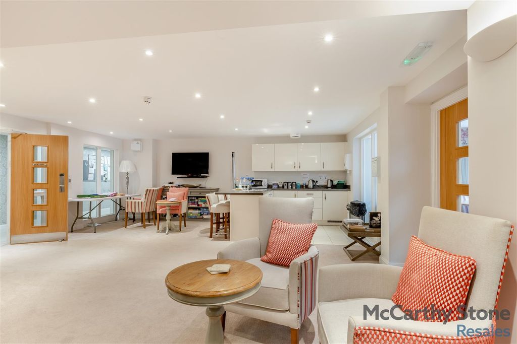 Additional image 14 of 2 bed flat for saleLe Jardin, 20-22 Station Road, Letchworth, Hertfordshire SG6