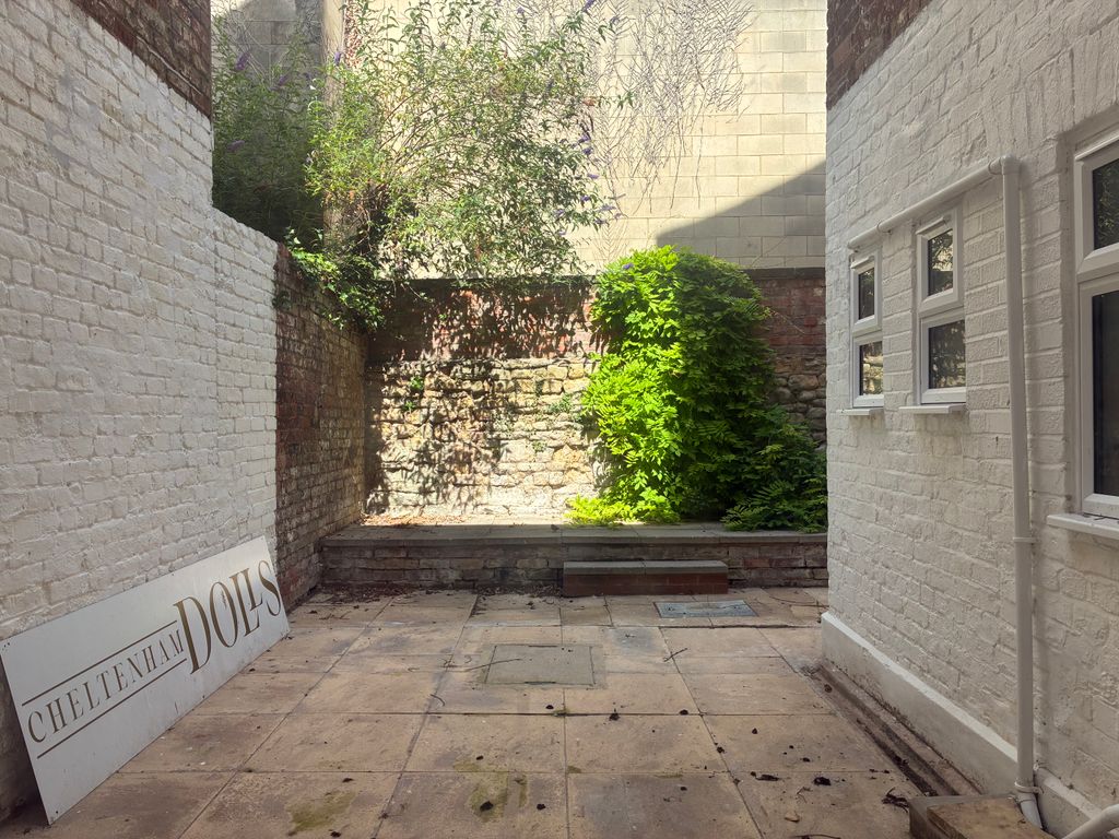 Property photo 3 of 6