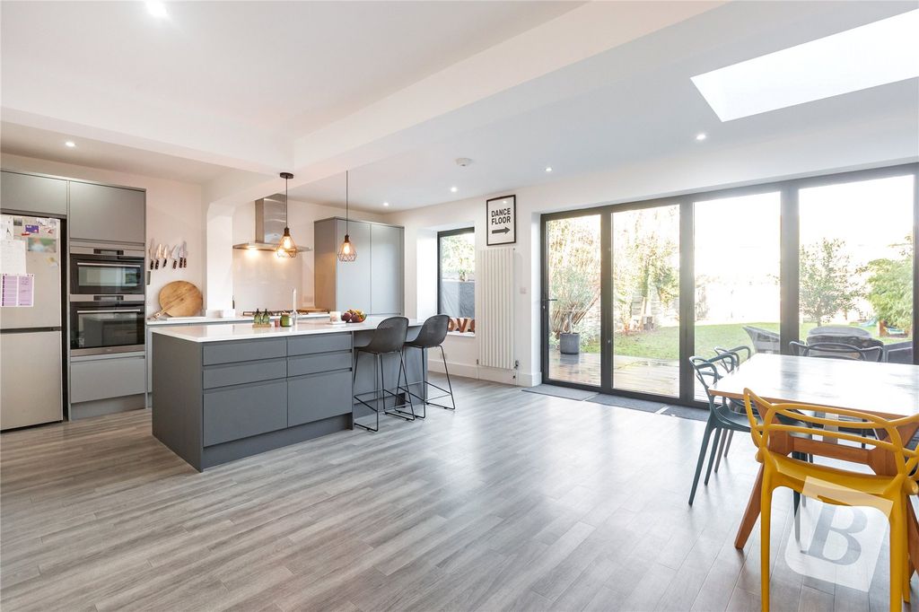 Property photo 2 of 23 Kitchen/Diner