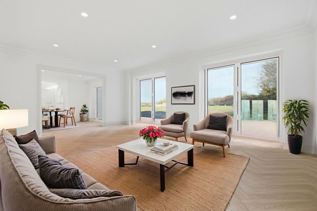 Property photo 2 of 28