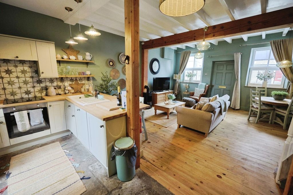 Property photo 3 of 12 Pbox-Img.Jpg
