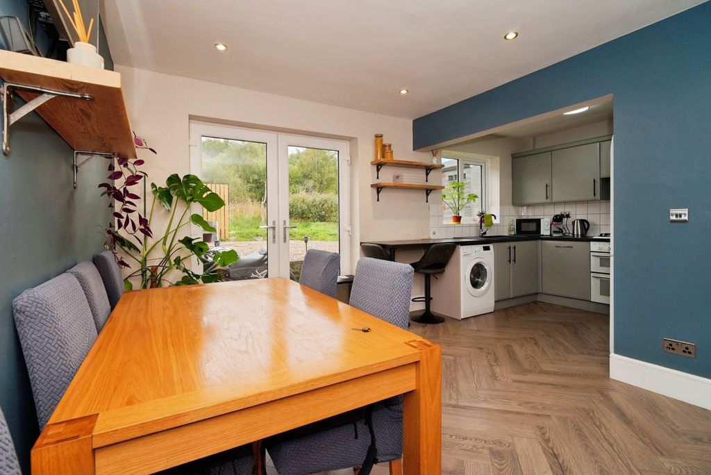 Property photo 2 of 20 Dining Area