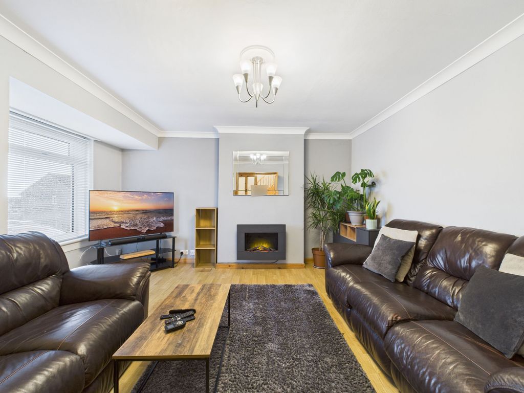 Property photo 3 of 26