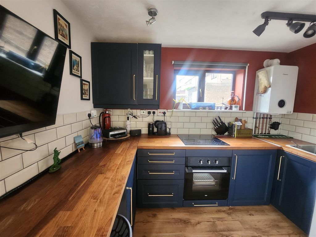 Property photo 3 of 12