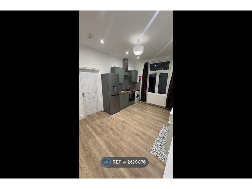 Property photo 3 of 10 Kitchen Diner Cooker Side