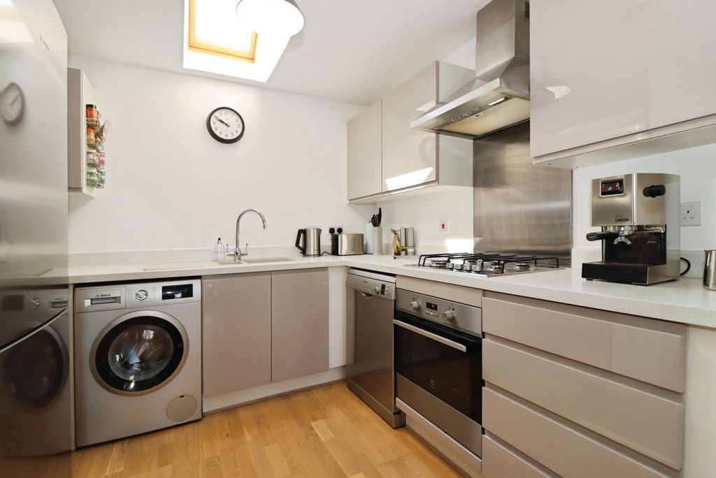 Property photo 3 of 16 Pbox-Img.Jpg
