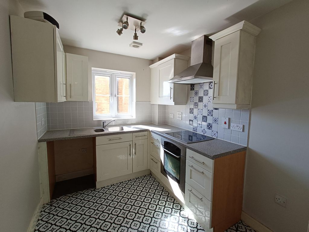 Property photo 3 of 6 Kitchen