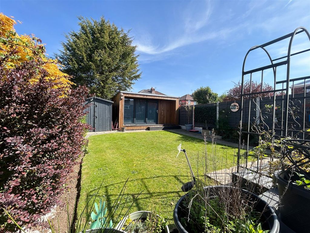 Property photo 2 of 22