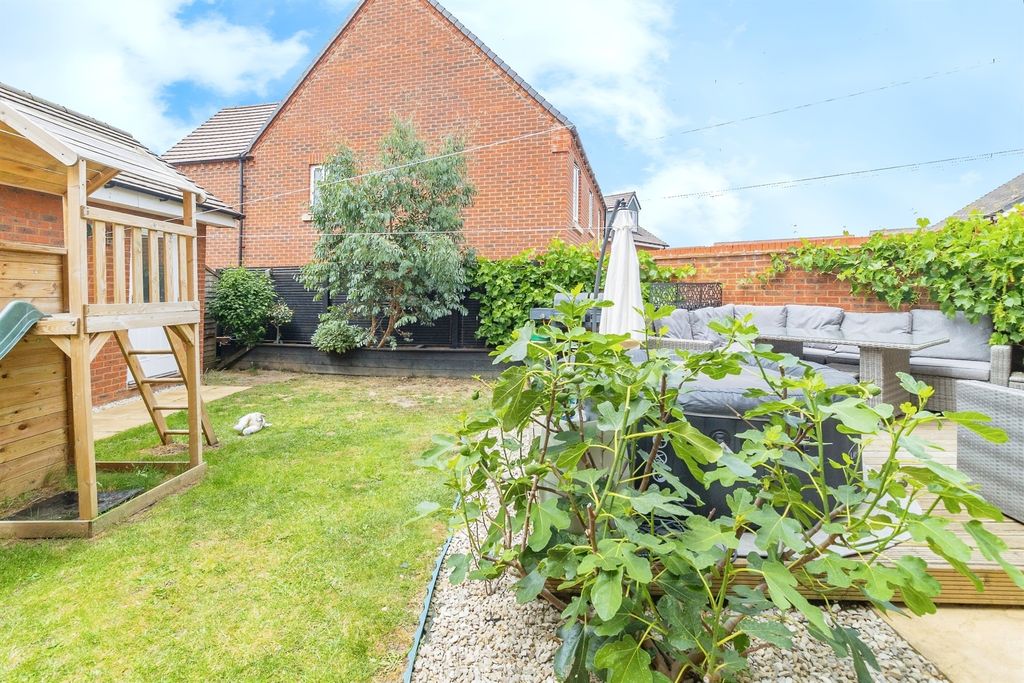 Property photo 2 of 20