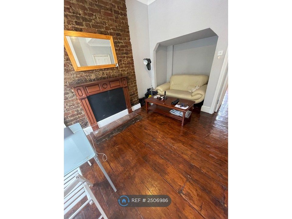 Property photo 3 of 28 Lounge