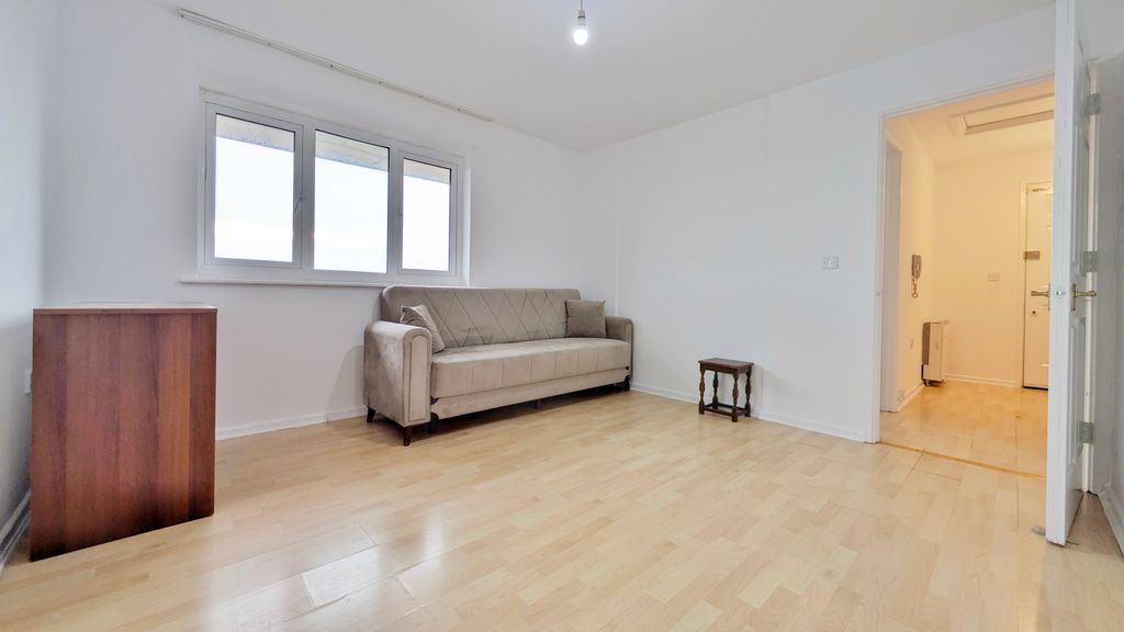 Property photo 2 of 8