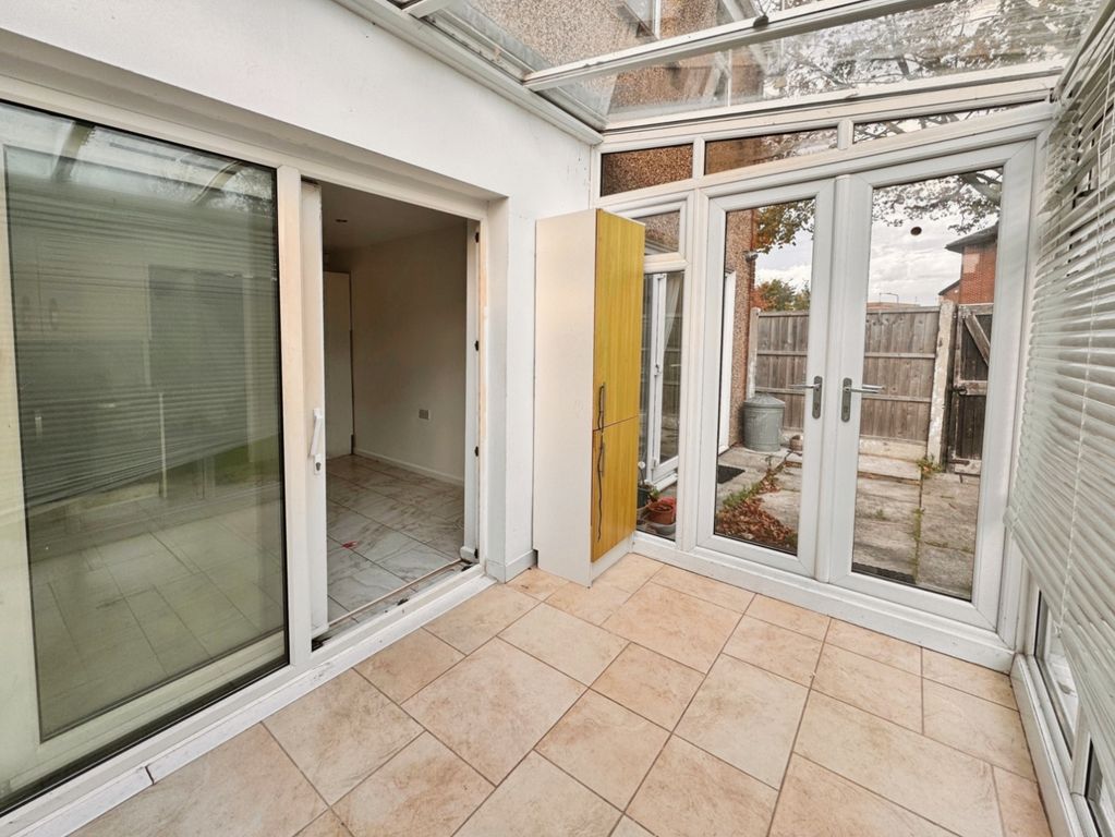 Property photo 3 of 11 Conservatory