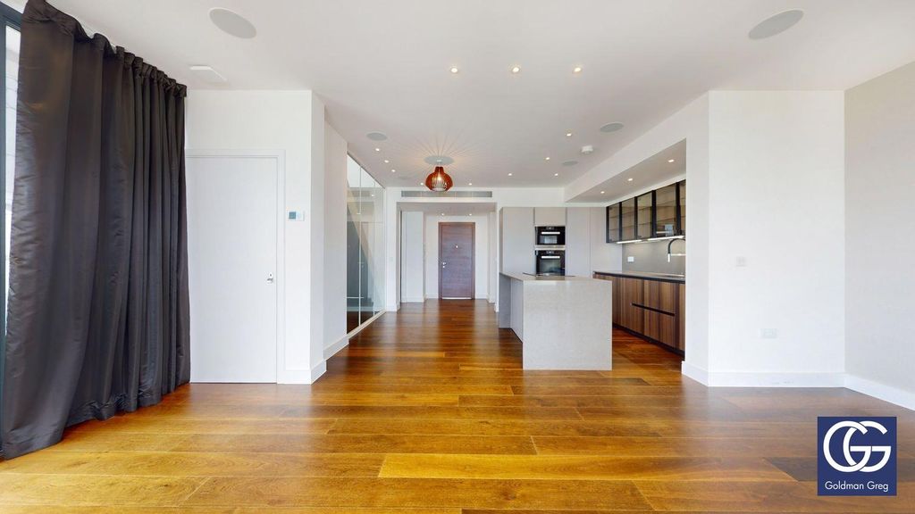 Property photo 2 of 25