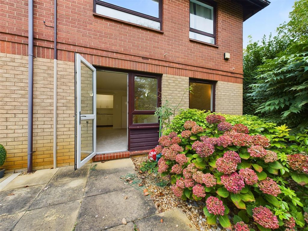 Property photo 1 of 6 Cam03975G0-Pr0030-Still007 (1).Jpg