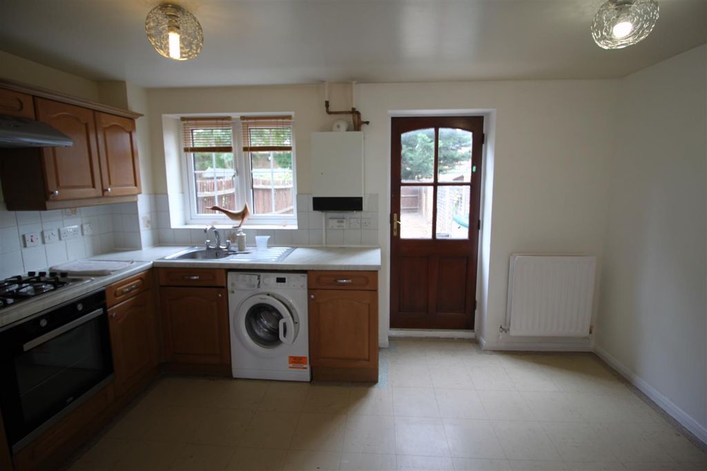 Property photo 2 of 9 Kitchen