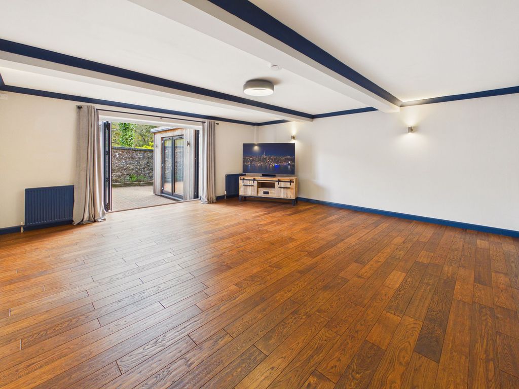 Property photo 3 of 26