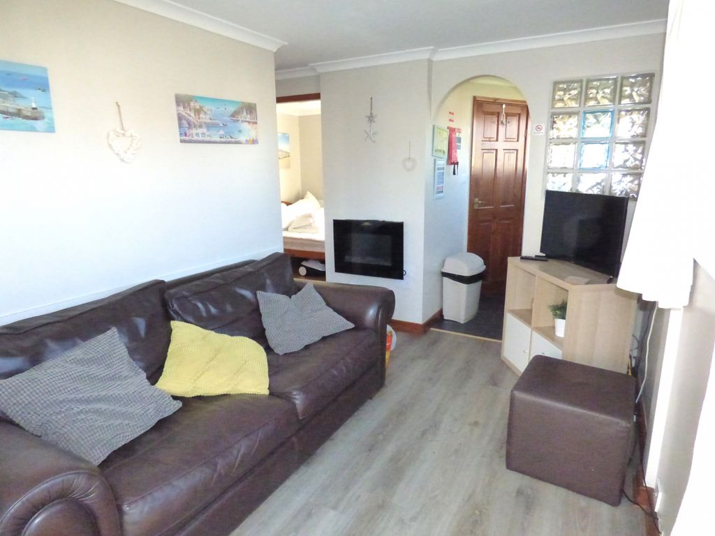Property photo 2 of 9 Lounge