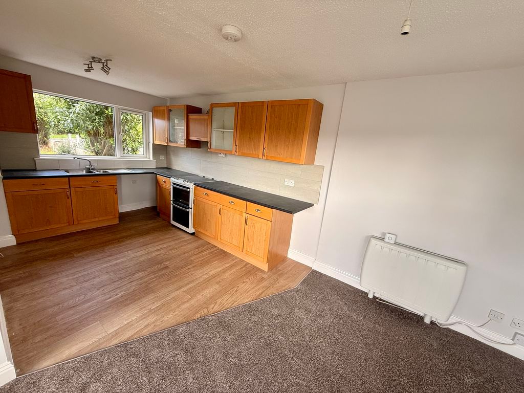 Property photo 3 of 14 Kitchen
