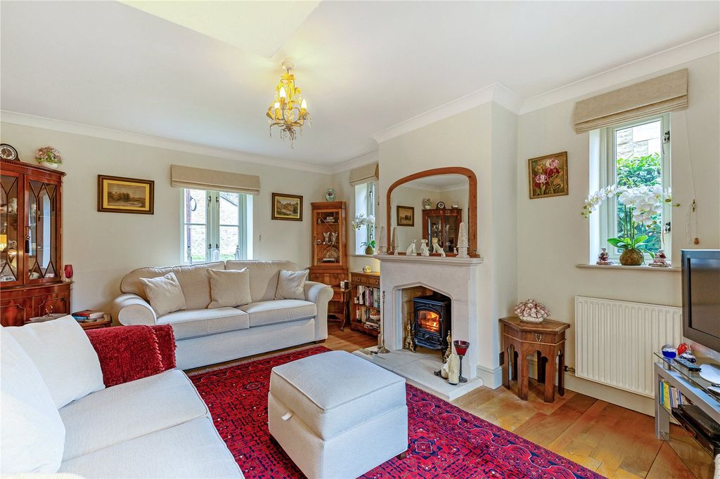 Property photo 2 of 15 Sitting Room