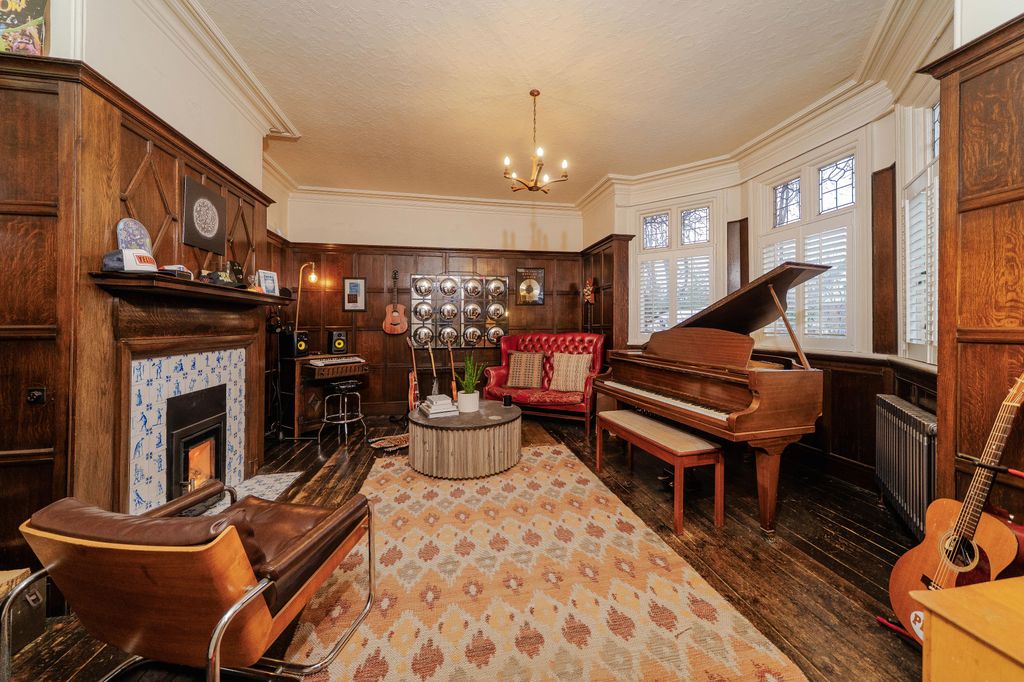 Property photo 3 of 29