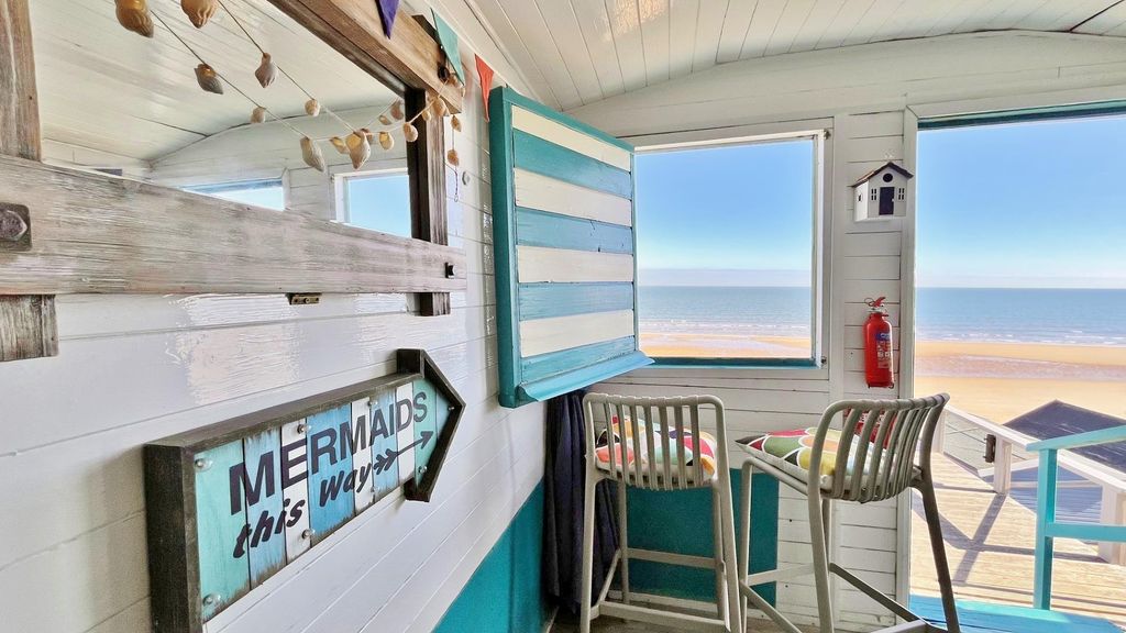 Property photo 2 of 9 Beach Hut:-