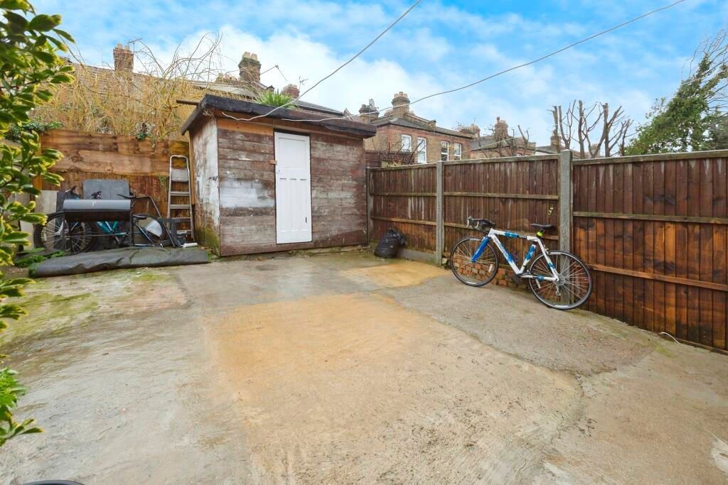 Property photo 2 of 15 4375111